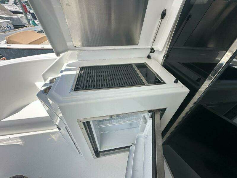 2015 Cruisers Yachts Cantius