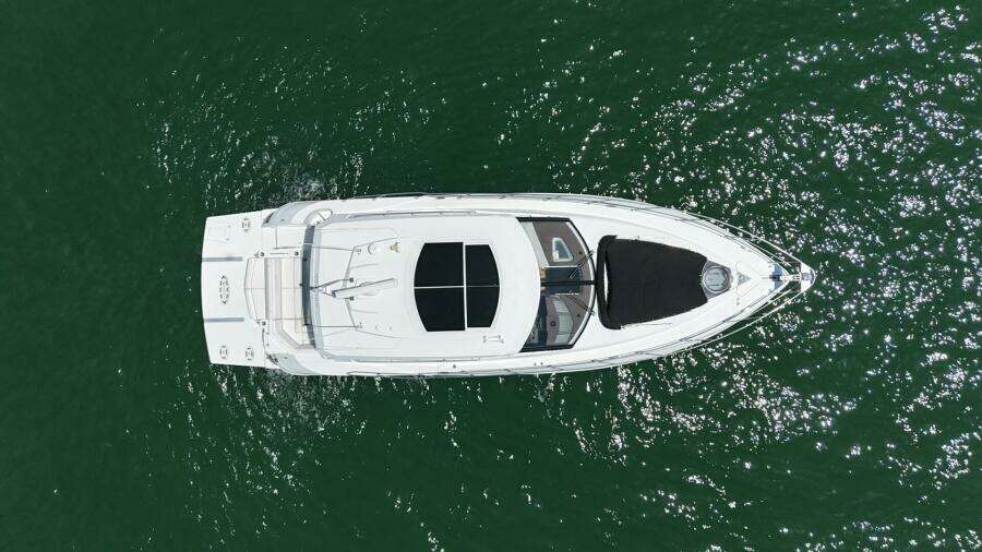 2015 Cruisers Yachts Cantius