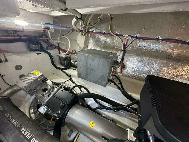 2015 Cruisers Yachts Cantius