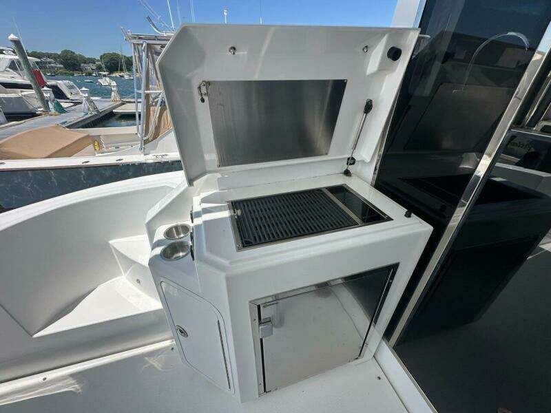 2015 Cruisers Yachts Cantius