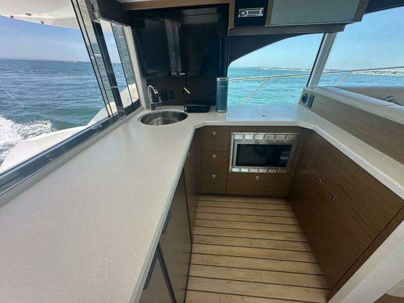 2015 Cruisers Yachts Cantius