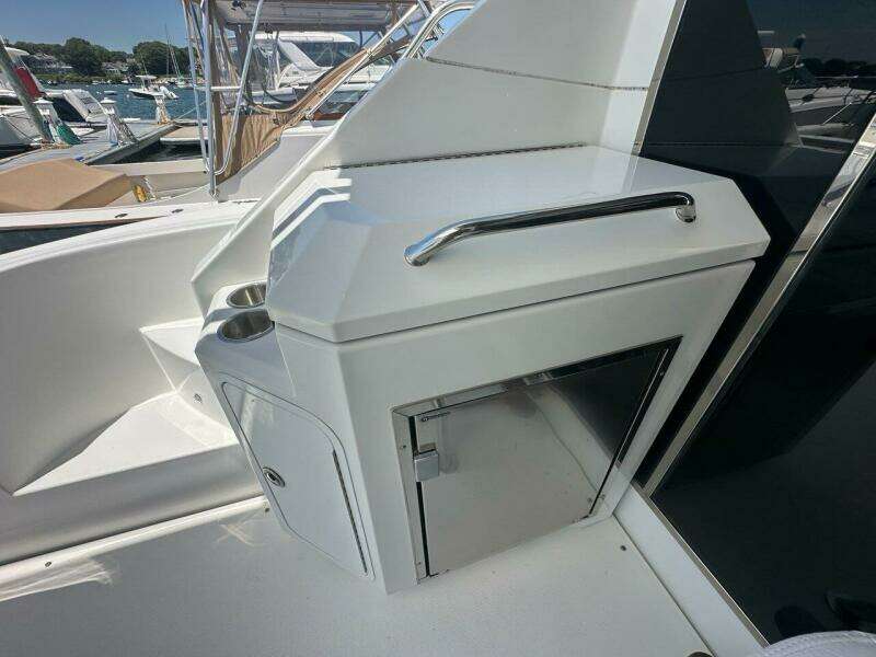 2015 Cruisers Yachts Cantius