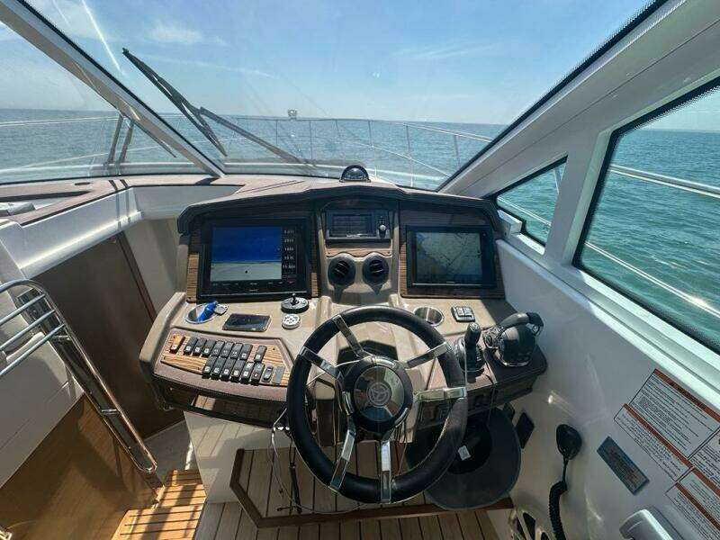 2015 Cruisers Yachts Cantius
