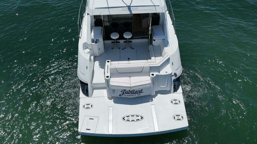 2015 Cruisers Yachts Cantius