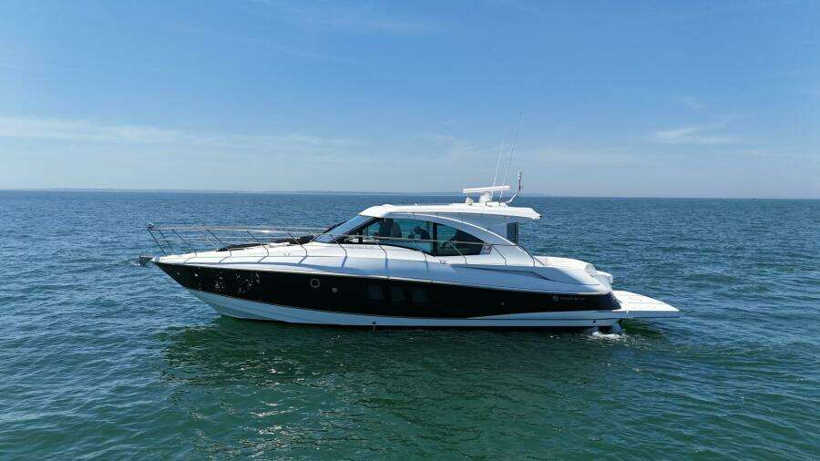 2015 Cruisers Yachts Cantius