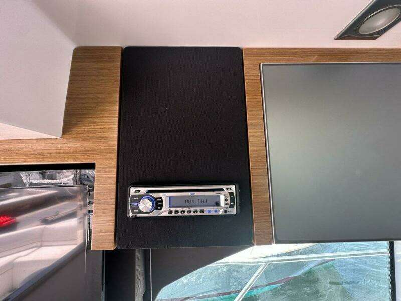 2015 Cruisers Yachts Cantius