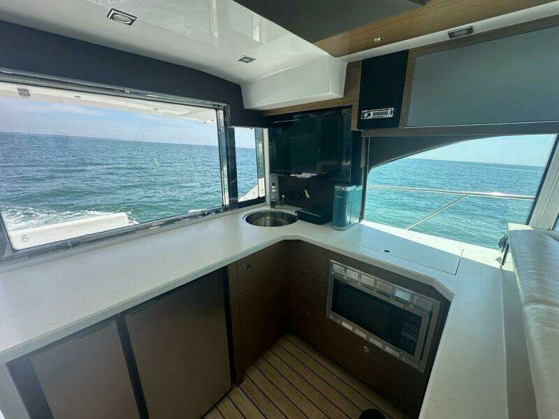 2015 Cruisers Yachts Cantius