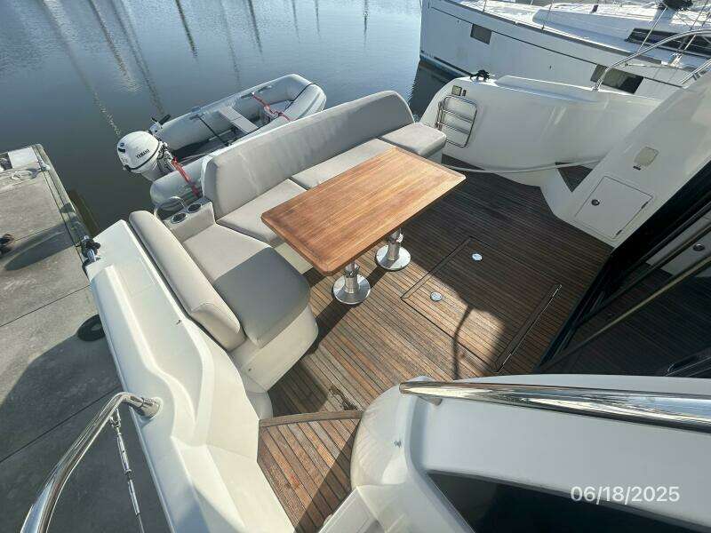 42' Prestige aftdeck2