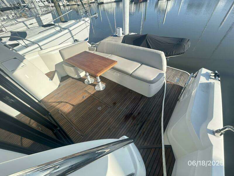 42' Prestige aftdeck1