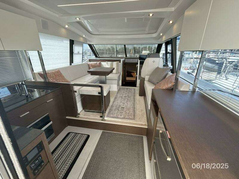 42' Prestige salon forward