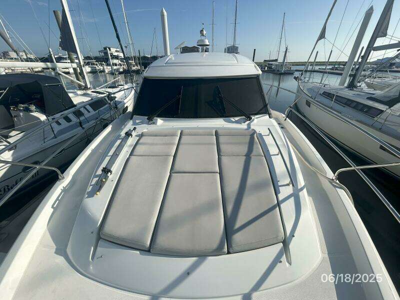 42' Prestige foredeck aft