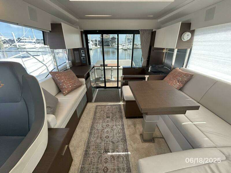 42' Prestige salon aft