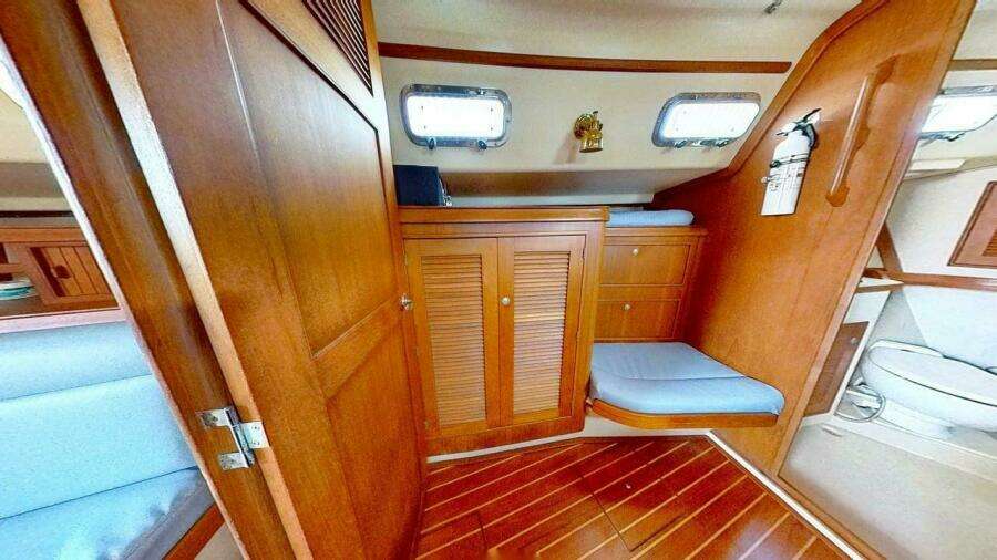 2000 Island Packet 420