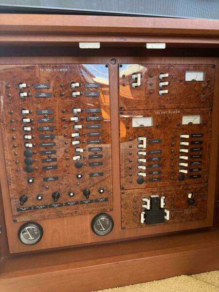 34c Silverton electrical panel