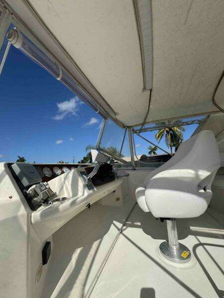 34c Silverton flybridge helm