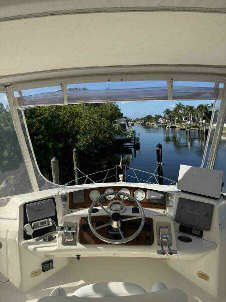 34c Silverton flybridge helm 2