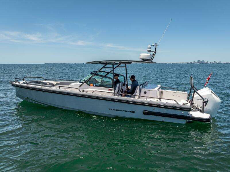 2022 Axopar 28 T-Top Brabus