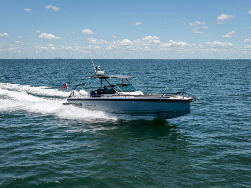 2022 Axopar 28 T-Top Brabus