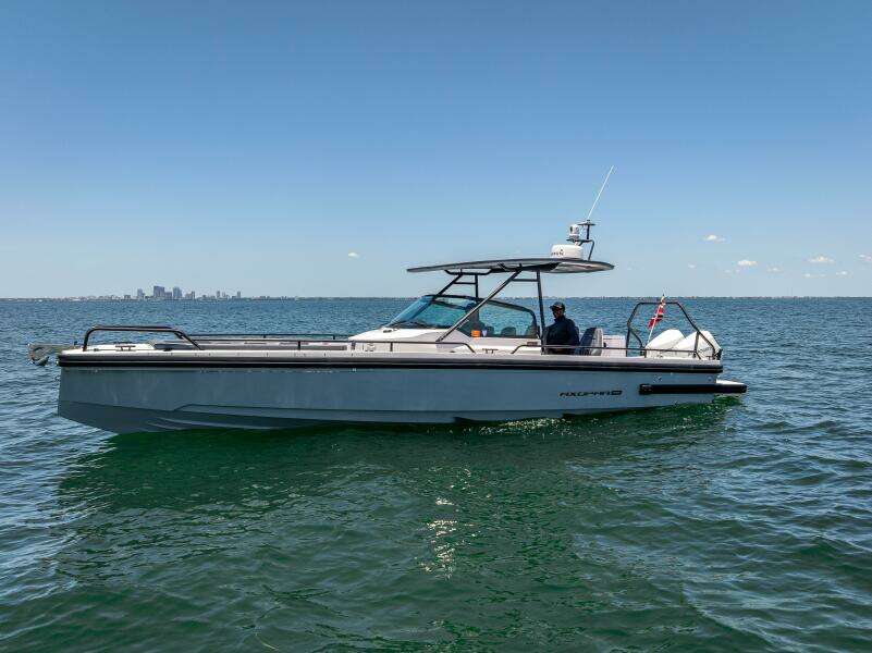 2022 Axopar 28 T-Top Brabus