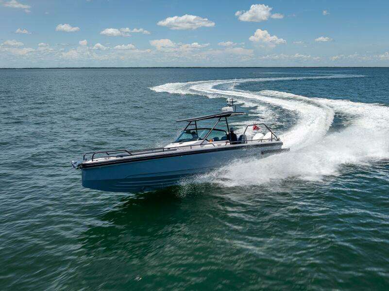 2022 Axopar 28 T-Top Brabus