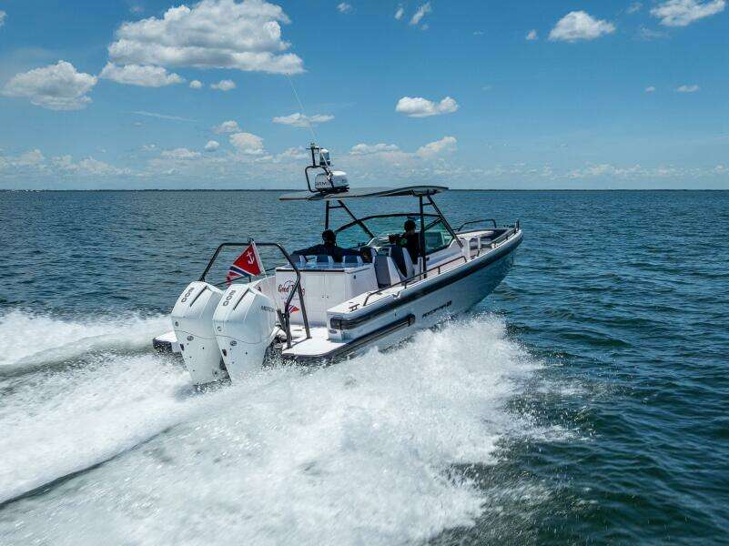 2022 Axopar 28 T-Top Brabus