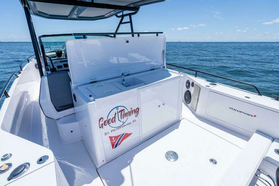 2022 Axopar 28 T-Top Brabus