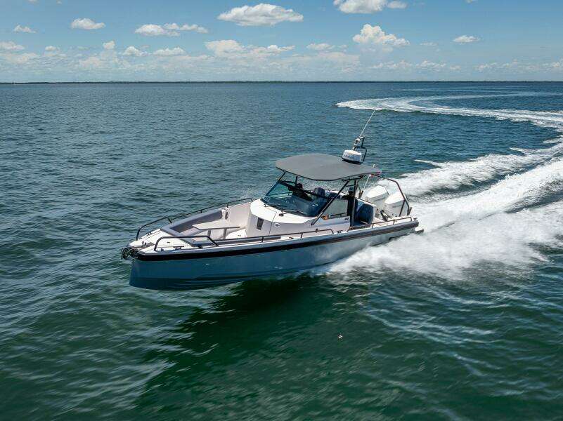 2022 Axopar 28 T-Top Brabus