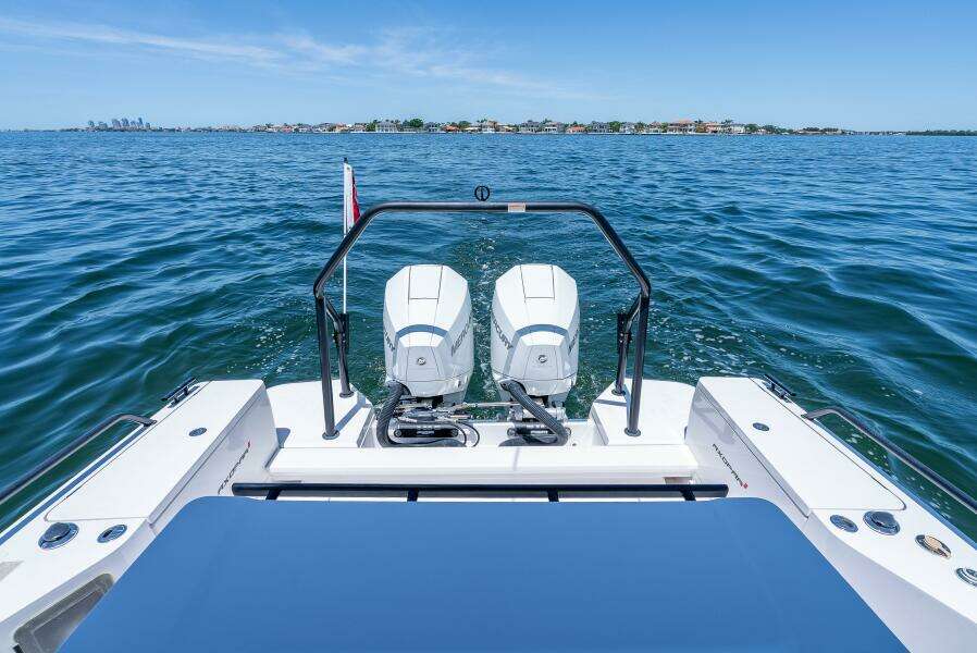 2022 Axopar 28 T-Top Brabus