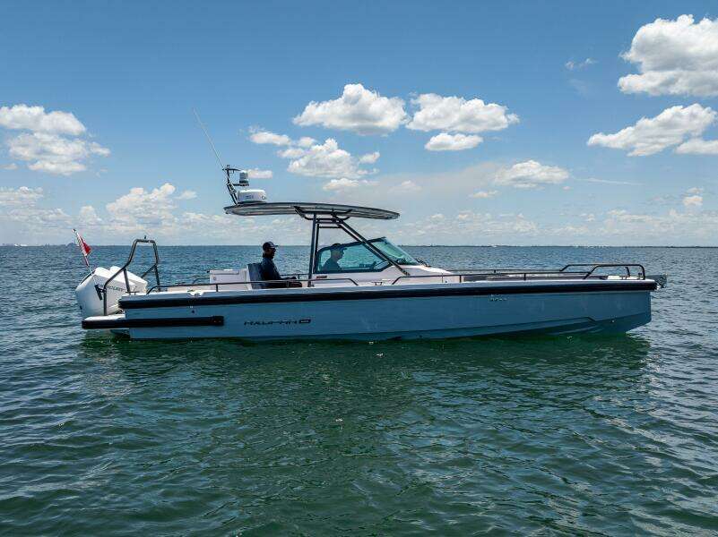 2022 Axopar 28 T-Top Brabus