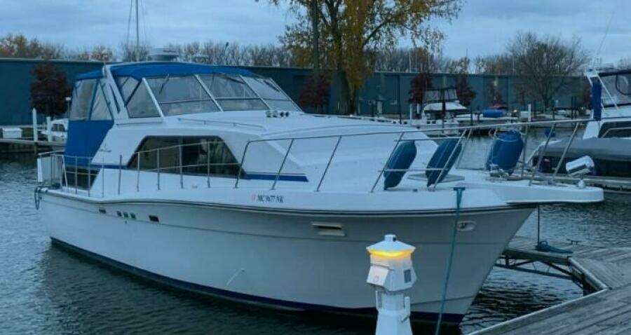 1988 Chris-Craft 381 Catalina