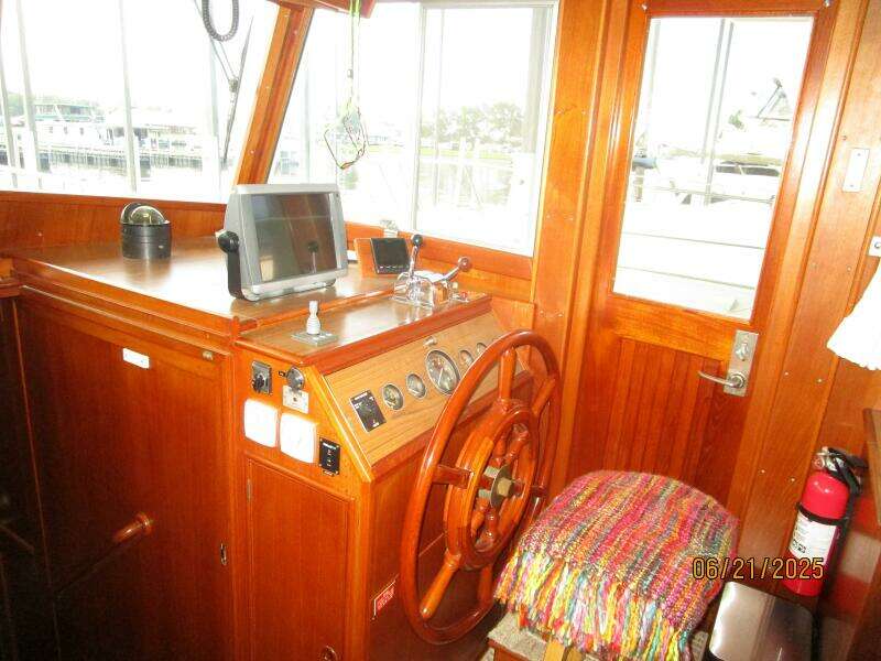36' Grand Bank lower helm2