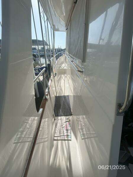 36' Grand Banks port side deck2