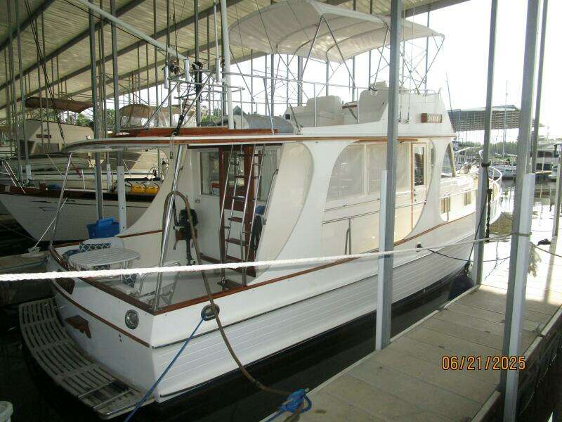 36' Grand Banks starboard aft profile2
