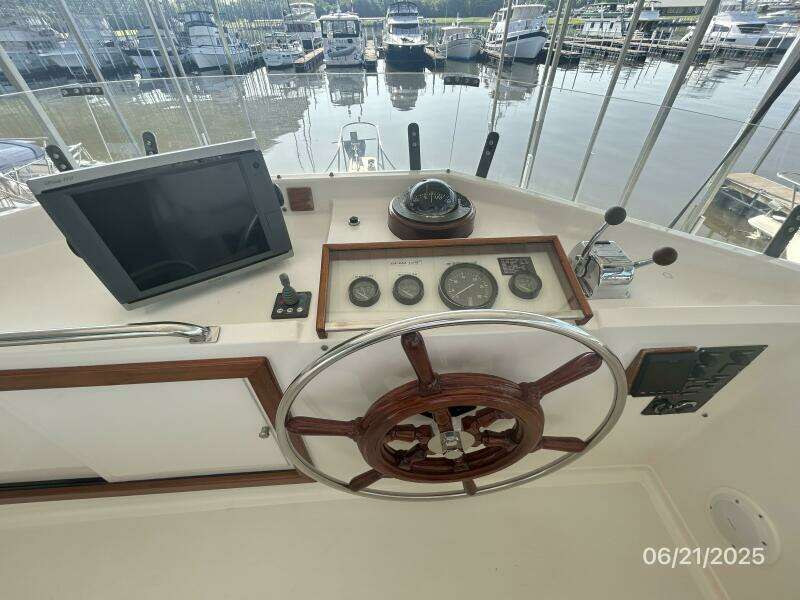 36' Grand Banks flybridge helm2