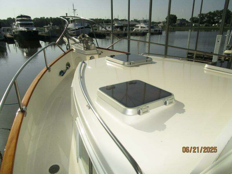 36' Grand Banks foredeck1