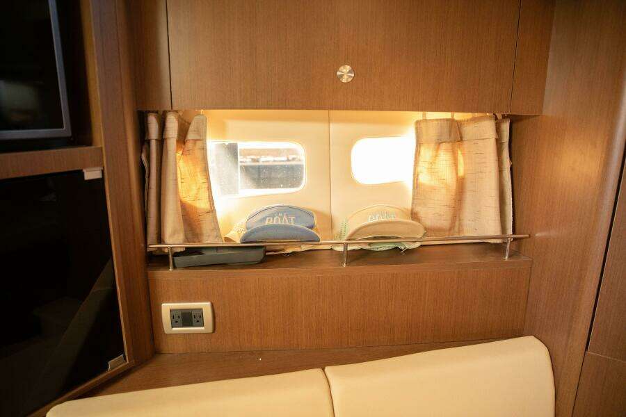 2016 Sea Ray 350 Sundancer