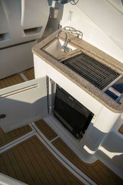 2016 Sea Ray 350 Sundancer