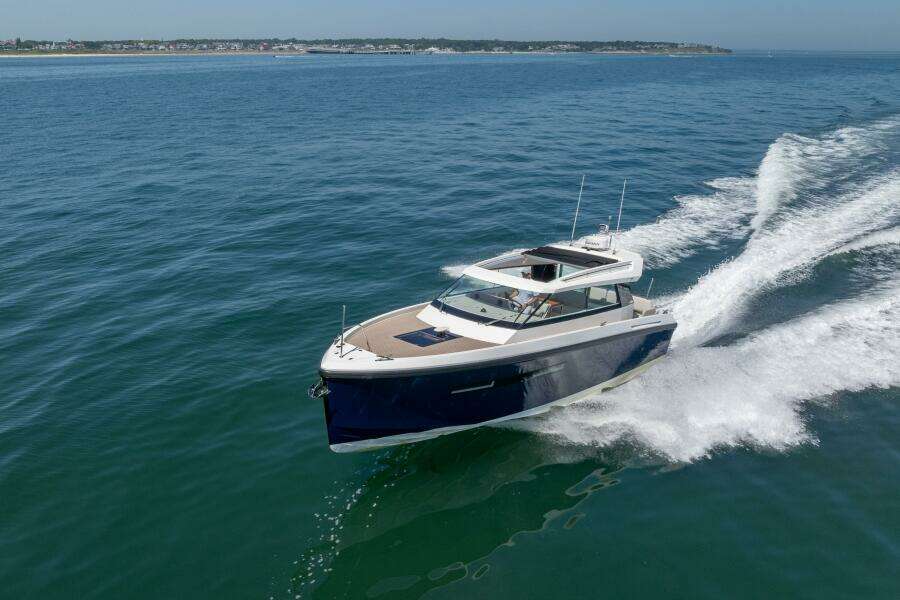 2023 Delta Powerboats 33 Coupe London Calling underway