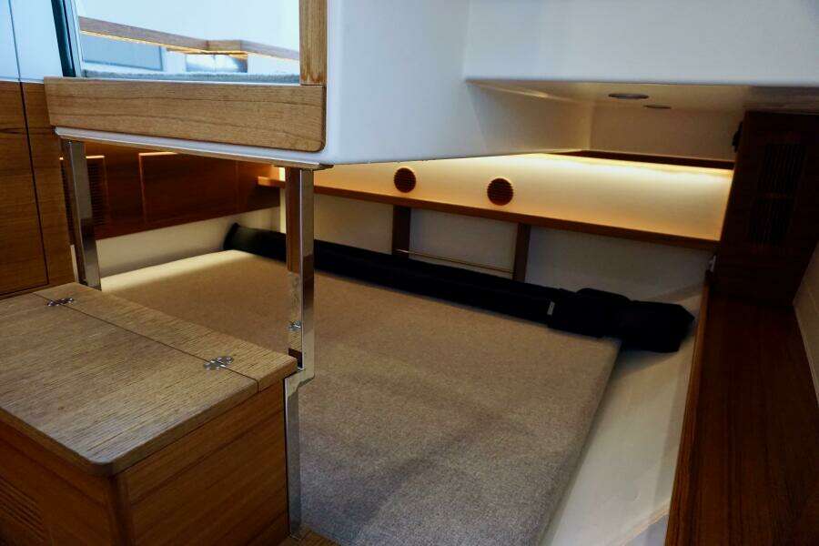 2023 Delta Powerboats 33 Coupe London Calling guest berth