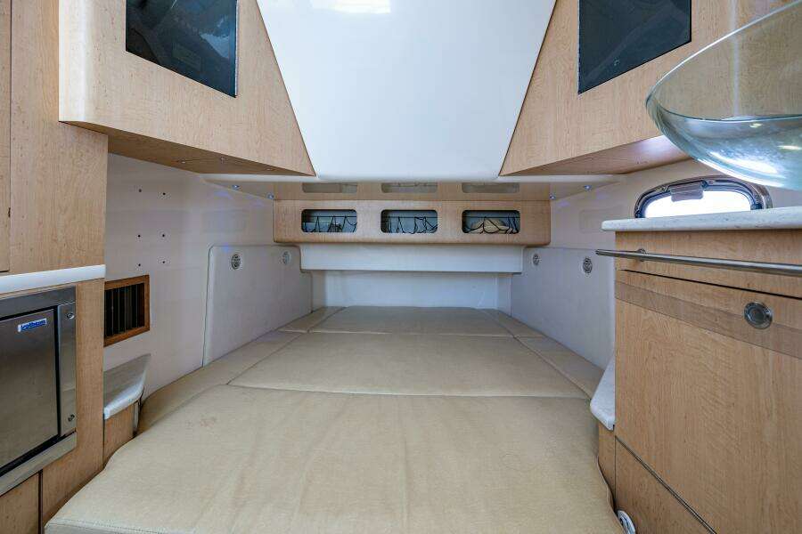 2011 Boston Whaler 370 Outrage