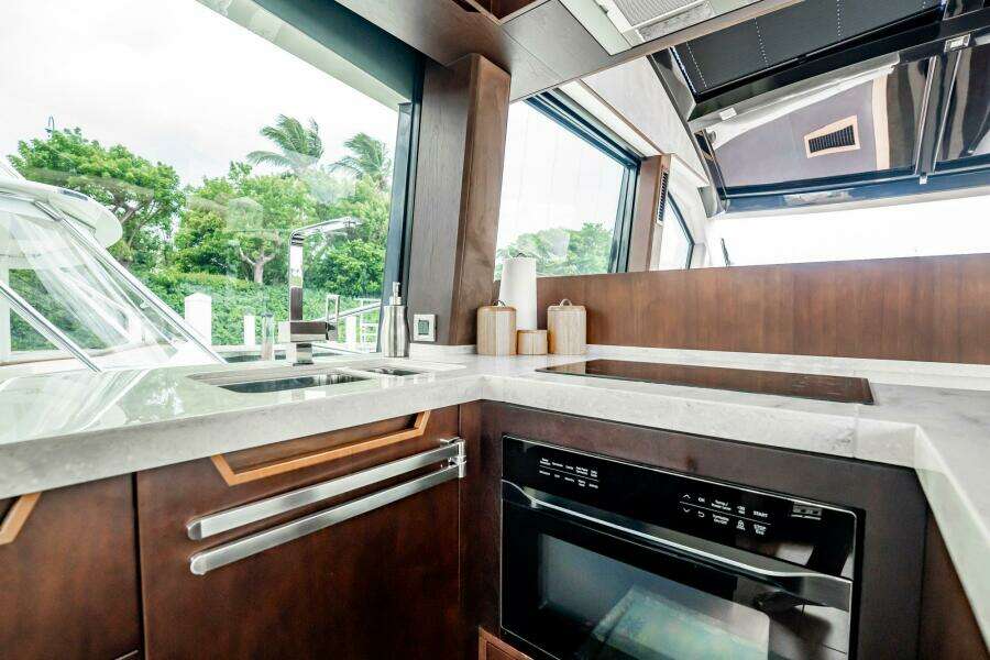 2017 Galeon 510 Skybridge