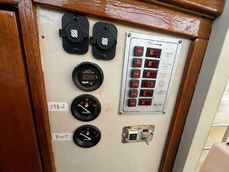 1981 Dyer Dyer 29 Flush Deck-Bass Boat