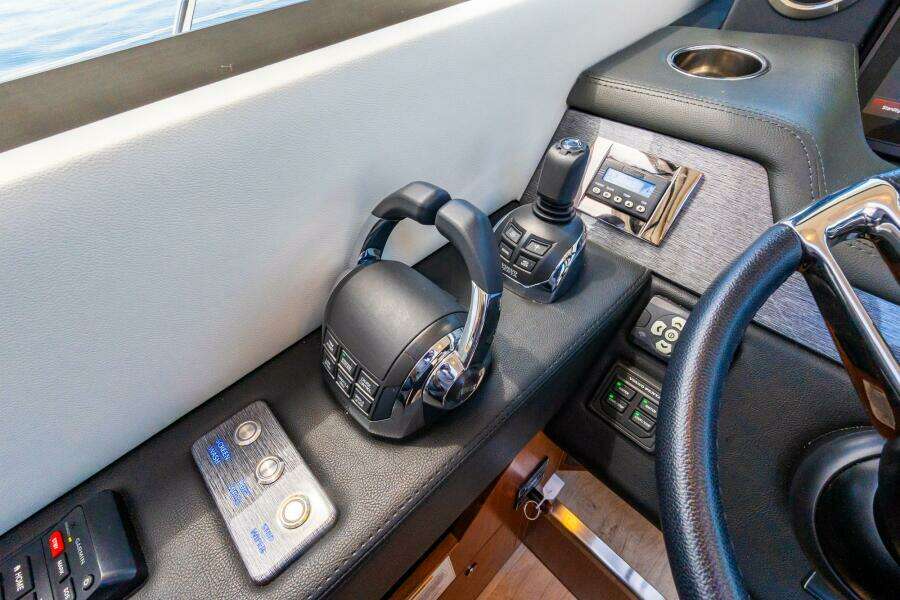 2019 Riviera 4800 Sport Yacht
