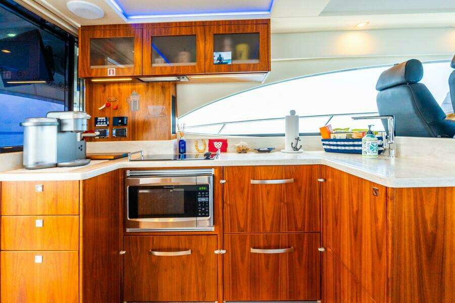 2019 Riviera 4800 Sport Yacht