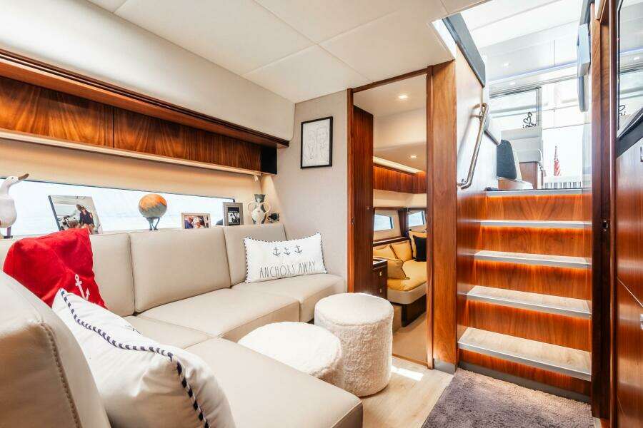 2019 Riviera 4800 Sport Yacht