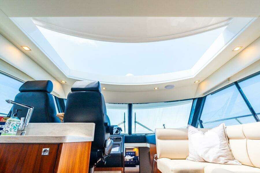 2019 Riviera 4800 Sport Yacht