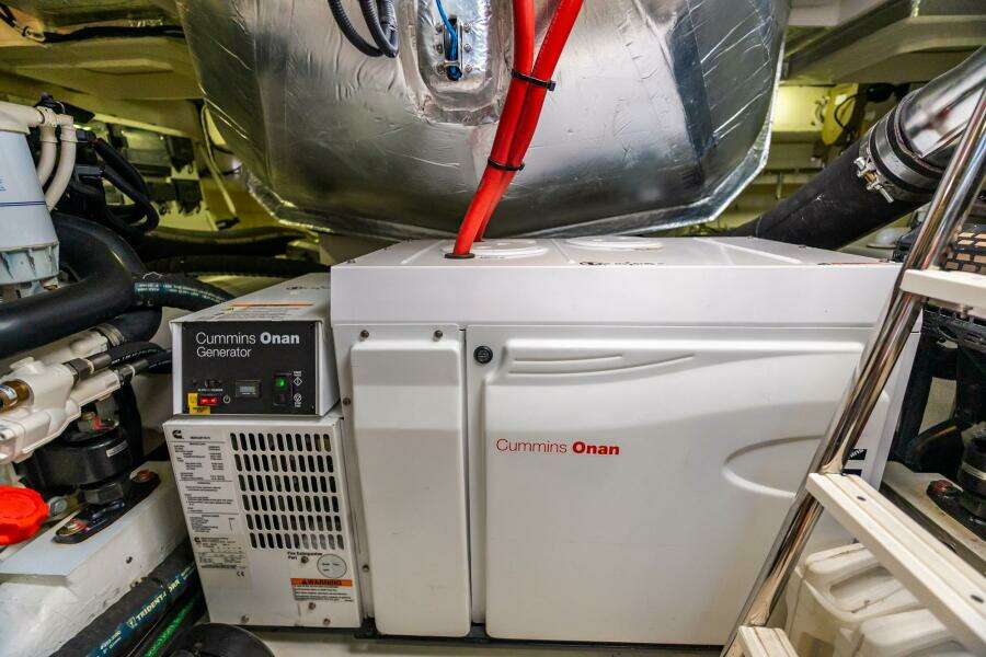 2019 Riviera 4800 Sport Yacht