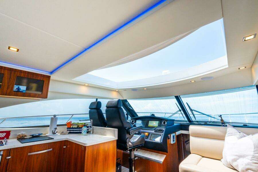 2019 Riviera 4800 Sport Yacht