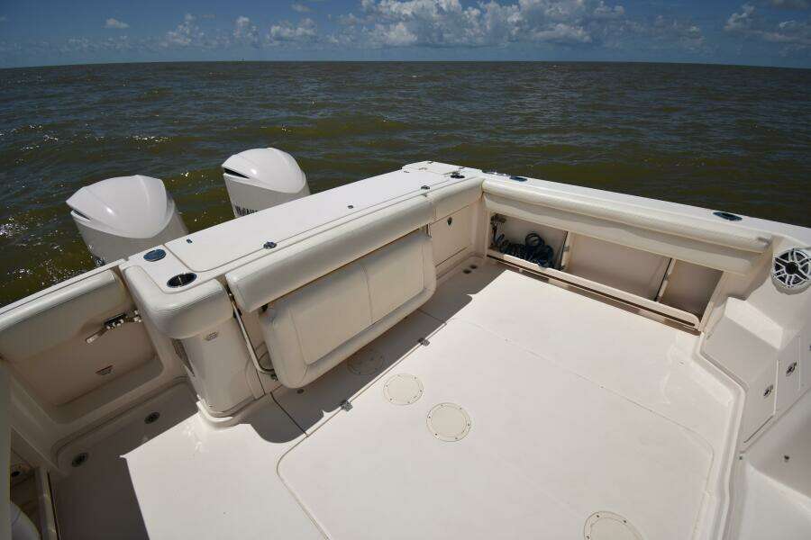 2016 Grady-White 330 Express 