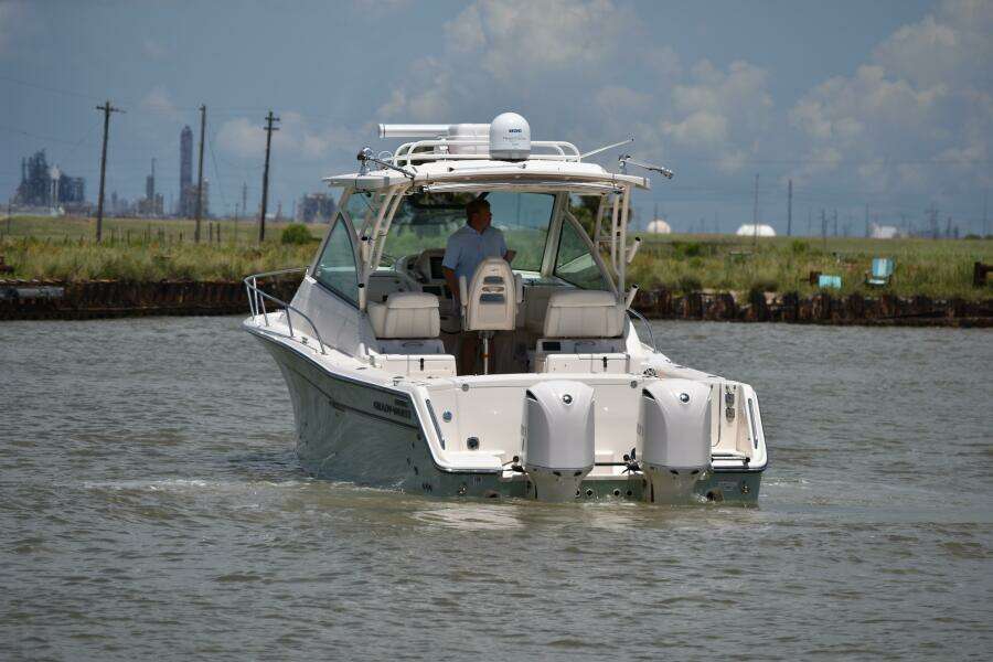 2016 Grady-White 330 Express 